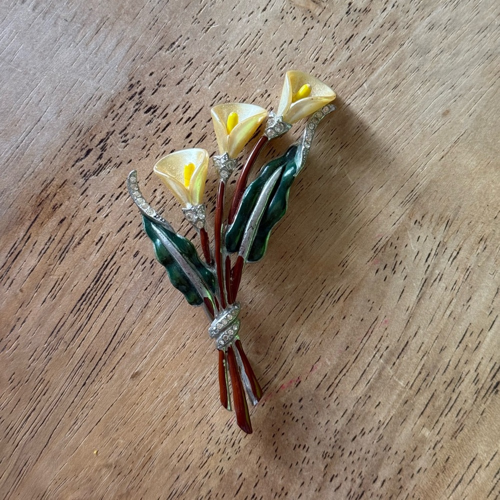Vintage Signed CORO 1940 Lilly Brooch